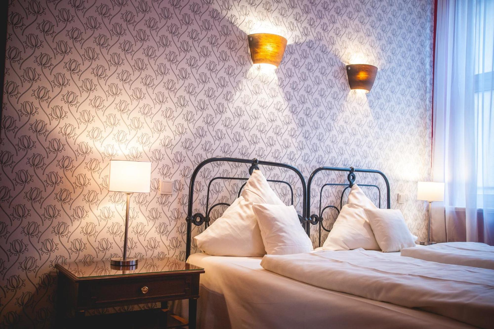 Alexander Hotel