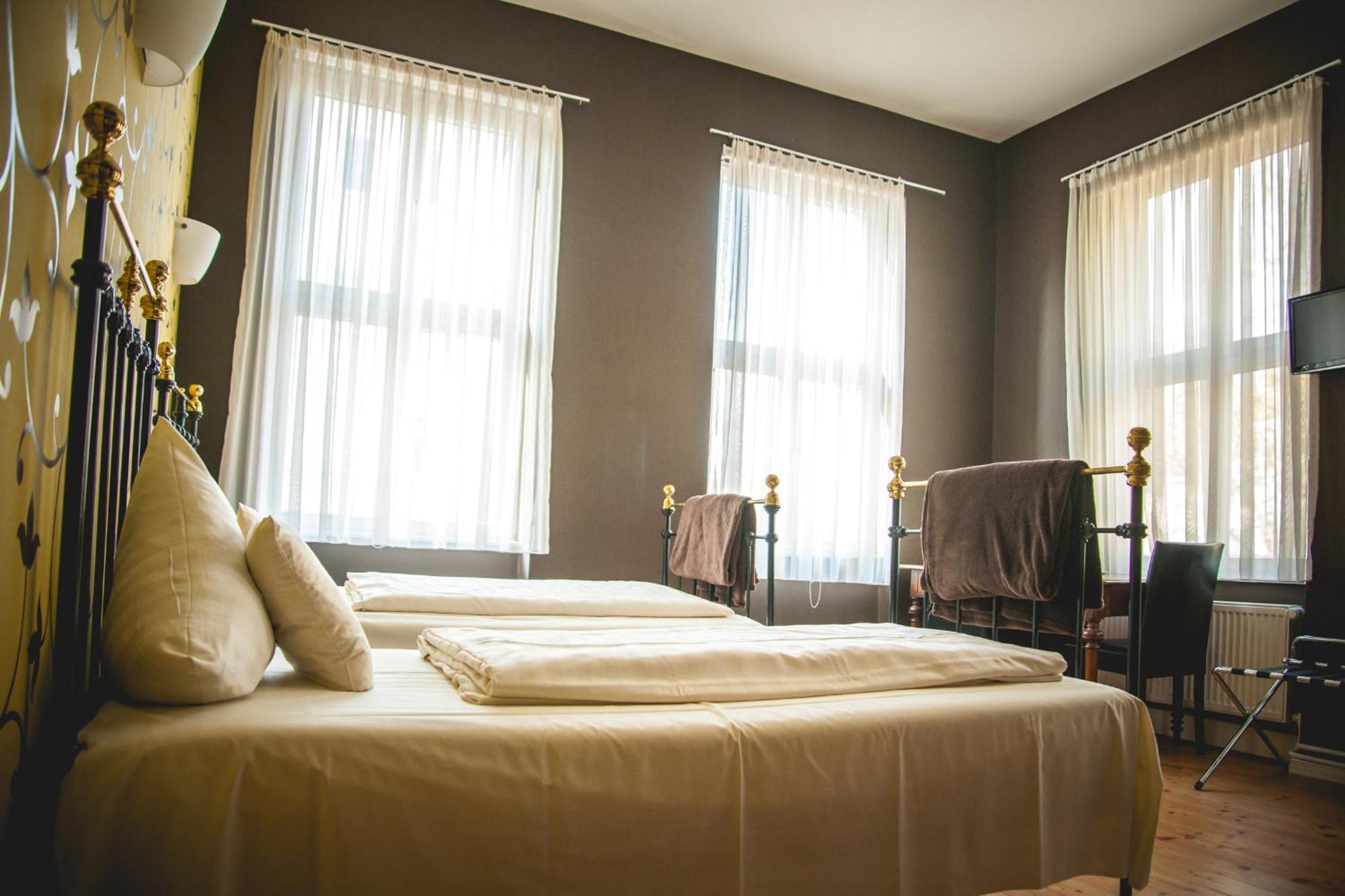 Alexander Hotel 3*